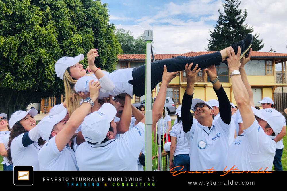 Actividades de Team Building con Cuerdas Bajas para mejorar la productividad y motivación
