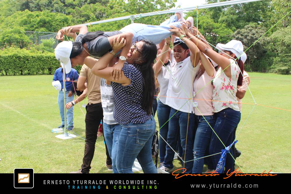 Programas de desarrollo organizacional con Cuerdas Bajas para mejorar la comunicación efectiva